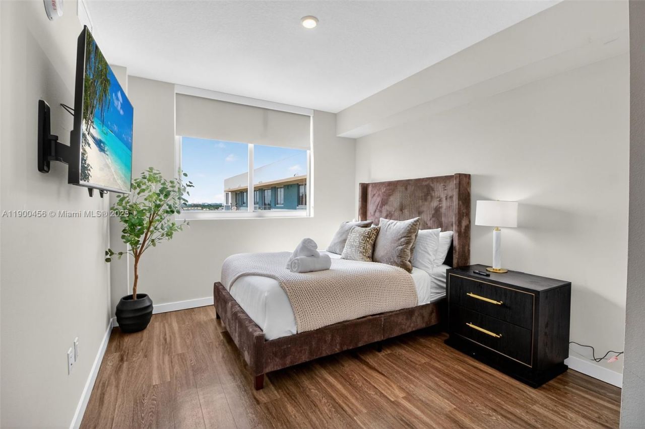 1110 NW 1 St, Unit 705, Miami, FL 33128 Photo