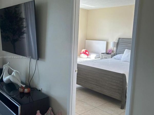 1700 NE 191st St, Unit 304, Miami, FL 33179