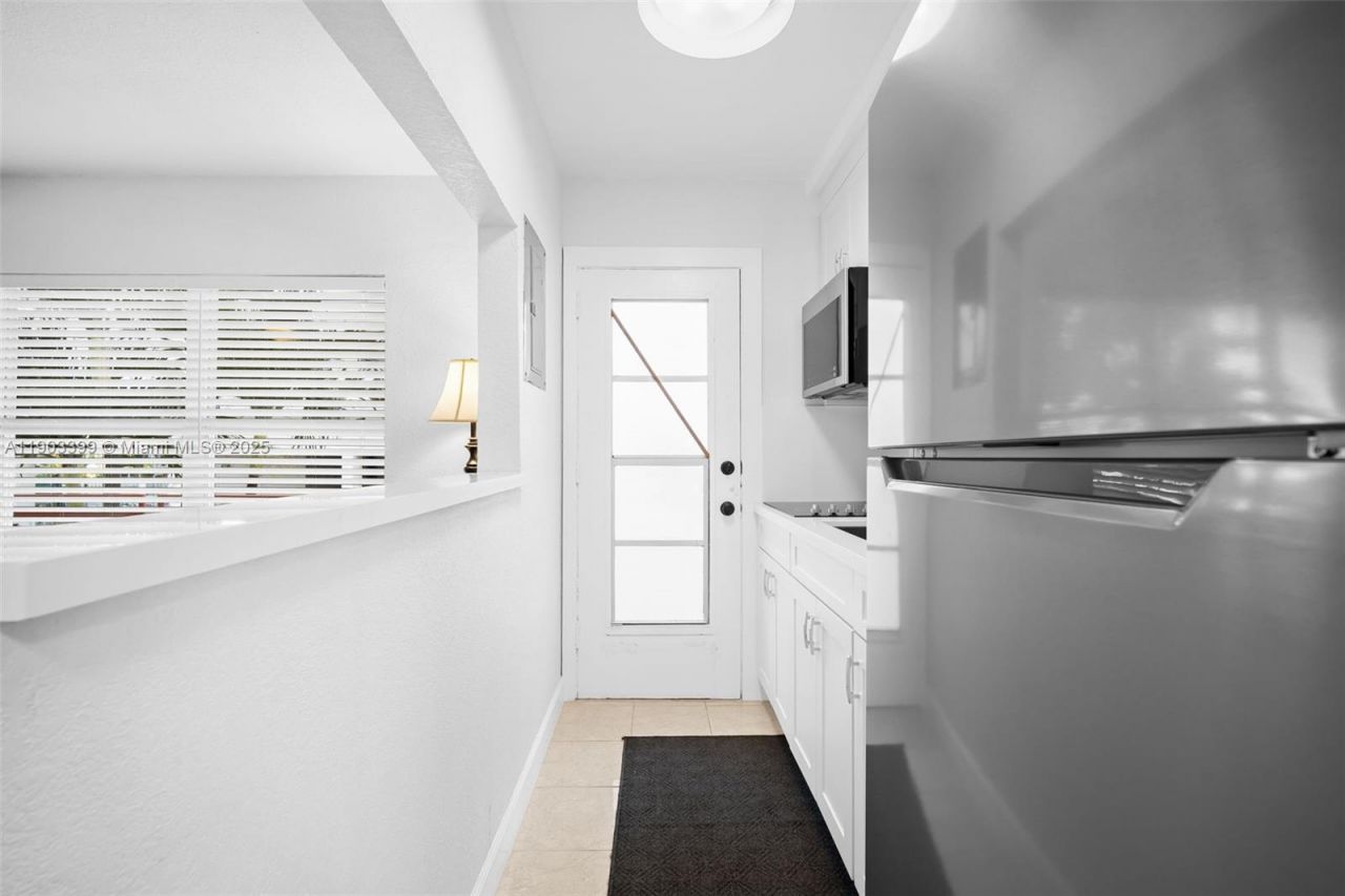 9241 Collins Ave, Unit 11, Surfside, FL 33154 Photo