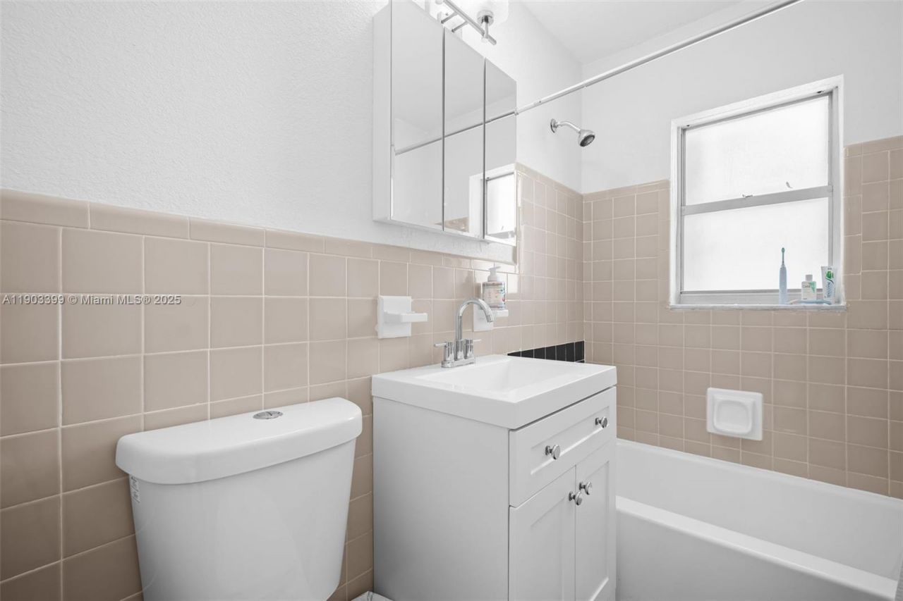 9241 Collins Ave, Unit 11, Surfside, FL 33154 Photo