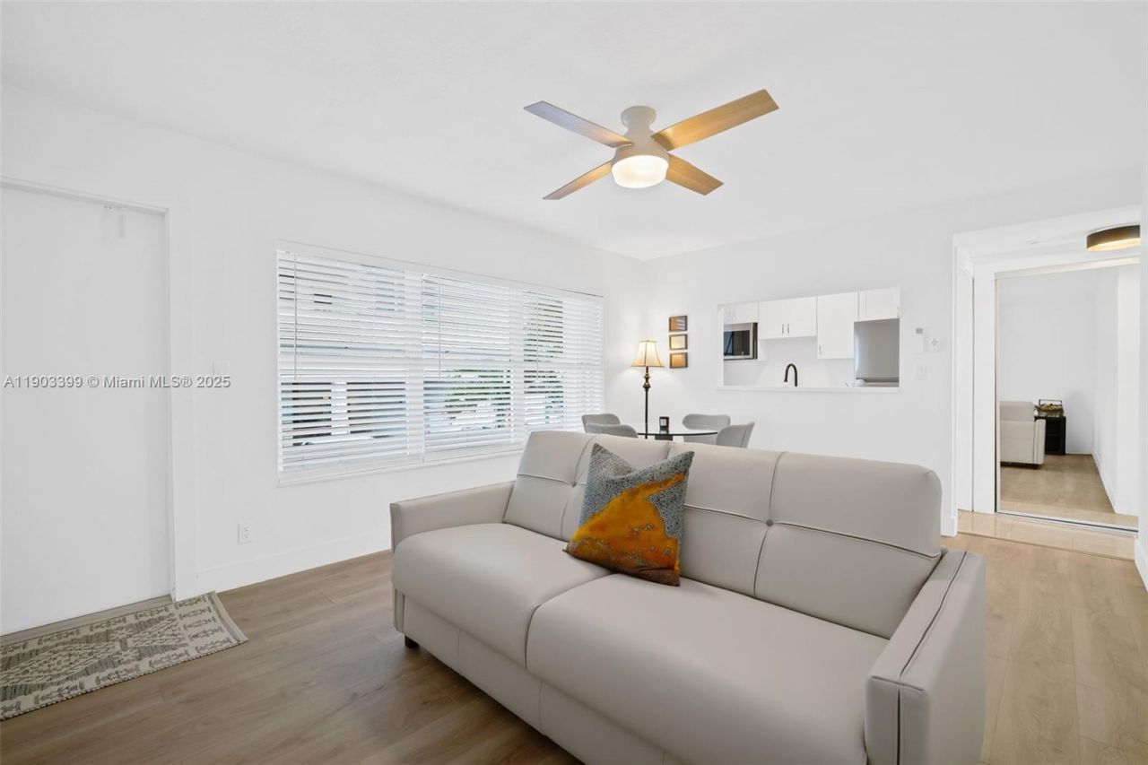 9241 Collins Ave, Unit 11, Surfside, FL 33154 Photo