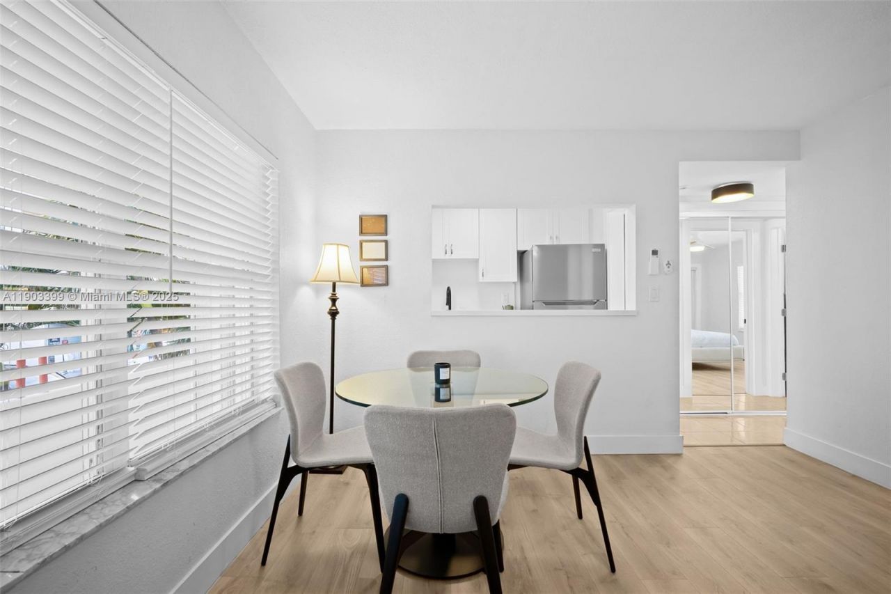 9241 Collins Ave, Unit 11, Surfside, FL 33154 Photo