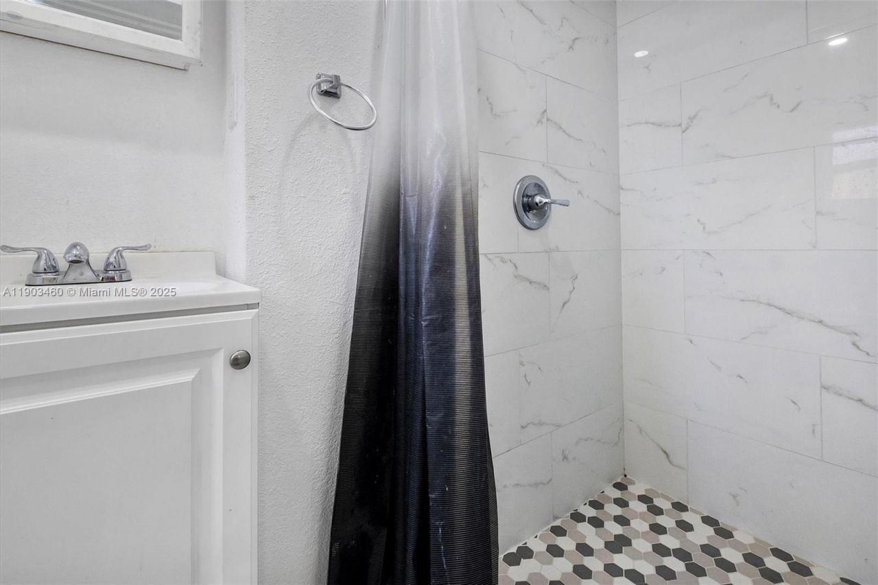 7231 SW 6th St, Miami, FL 33144 Photo