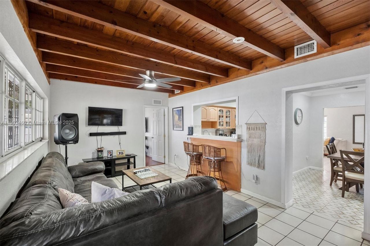 7231 SW 6th St, Miami, FL 33144 Photo