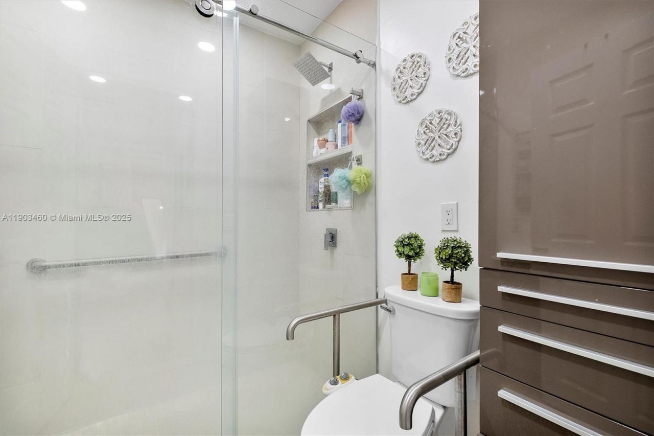 7231 SW 6th St, Miami, FL 33144 Photo