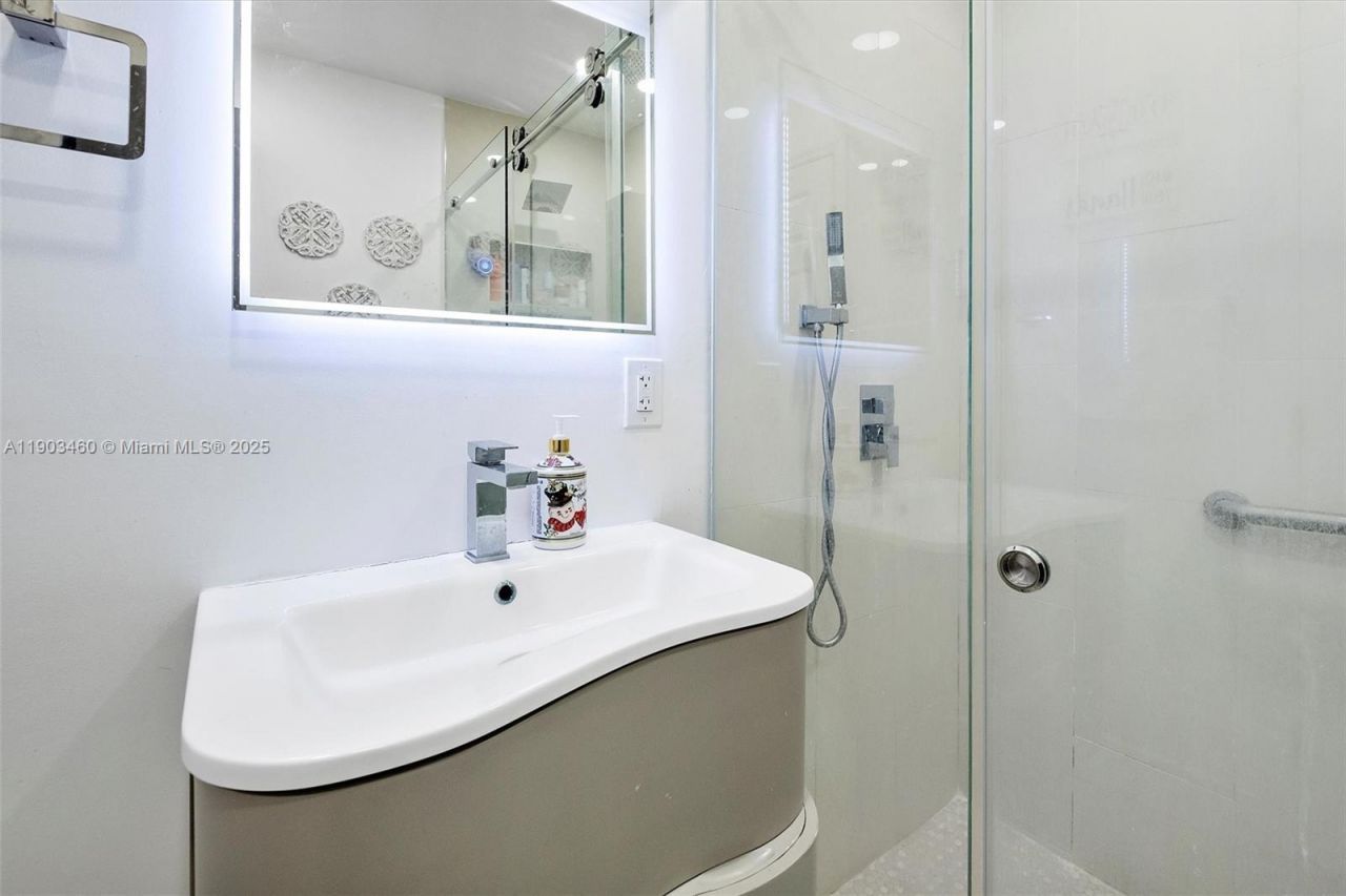 7231 SW 6th St, Miami, FL 33144 Photo