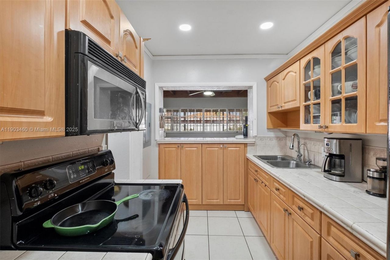 7231 SW 6th St, Miami, FL 33144 Photo