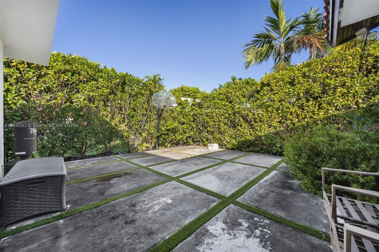 1233 102nd St, Bay Harbor Islands, FL 33154 Photo