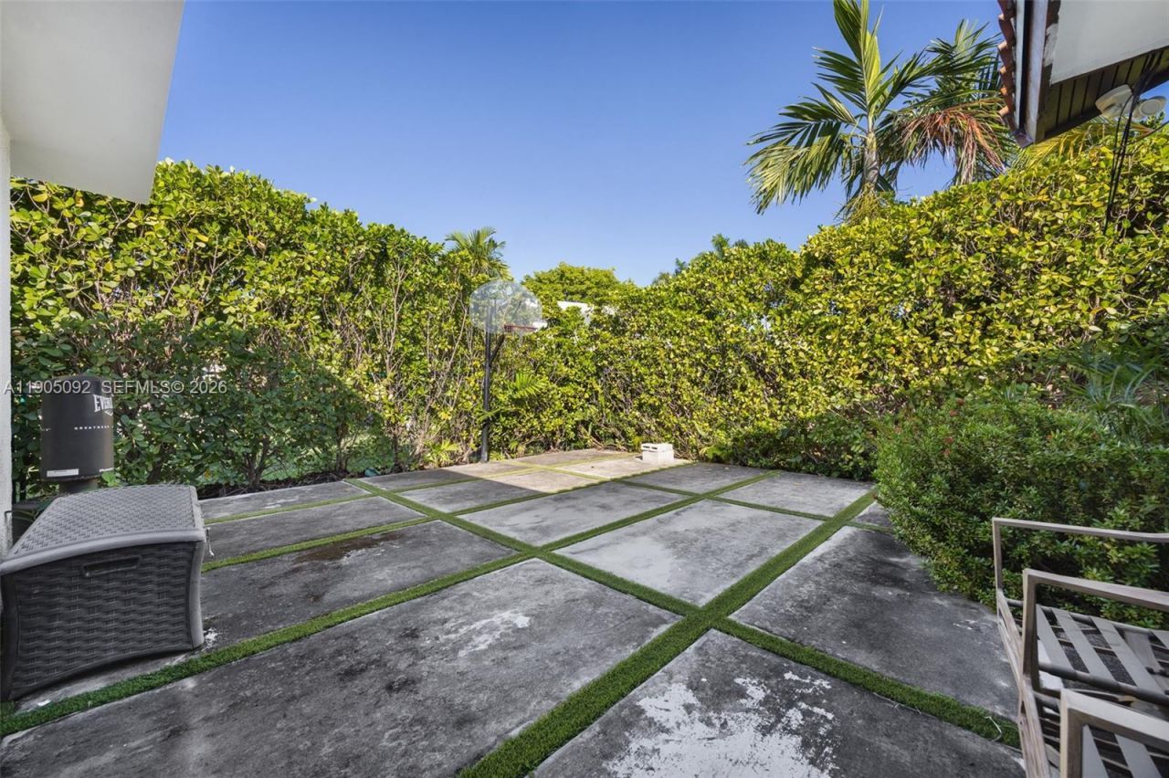 1233 102nd St, Bay Harbor Islands, FL 33154 Photo