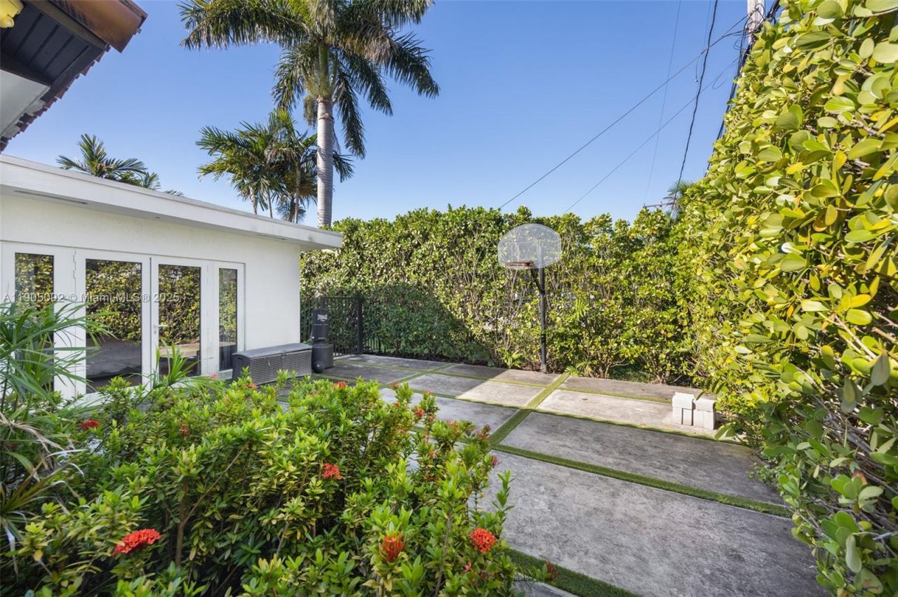 1233 102nd St, Bay Harbor Islands, FL 33154 Photo