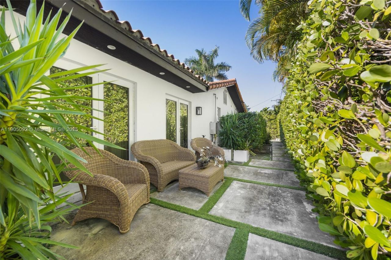 1233 102nd St, Bay Harbor Islands, FL 33154 Photo