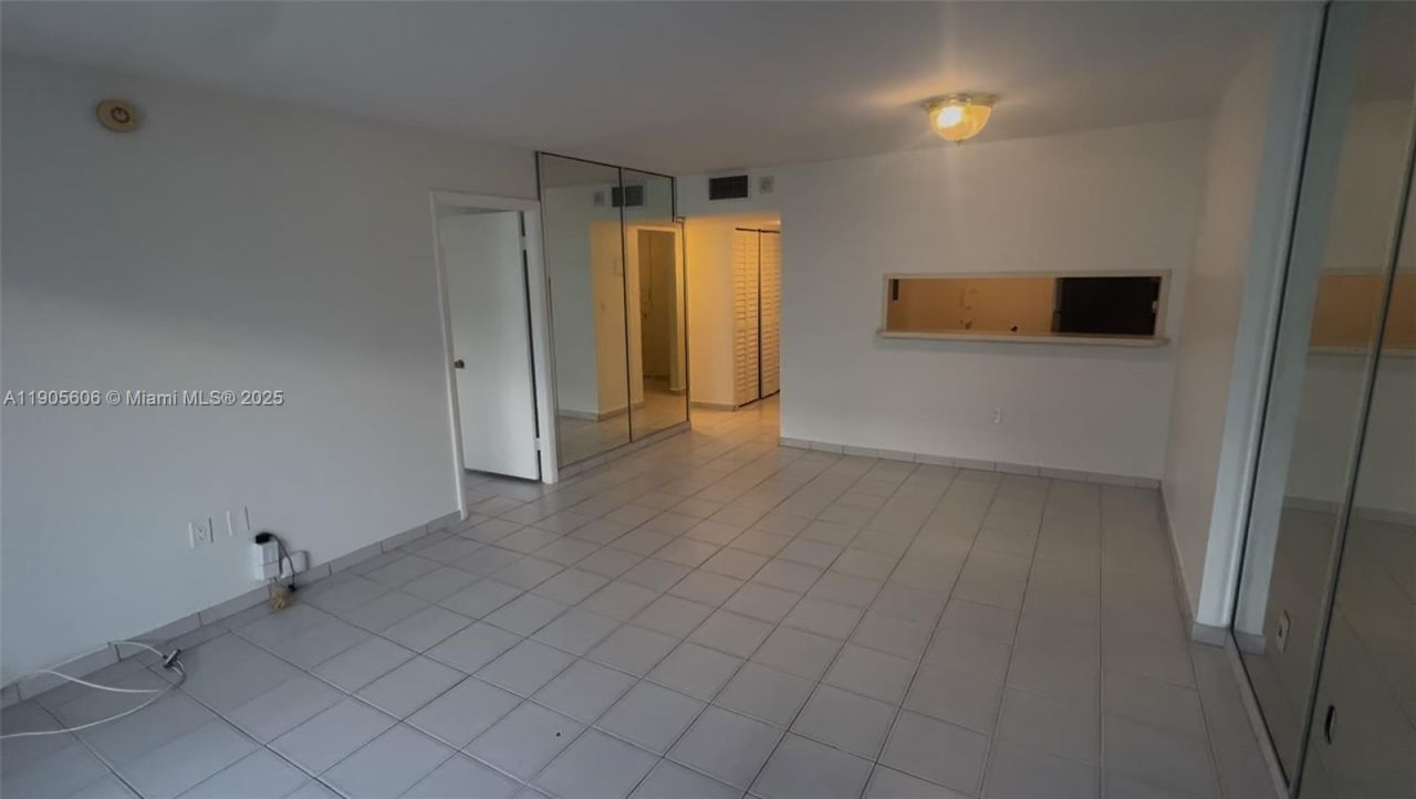 401 Ocean Dr, Unit 322, Miami Beach, FL 33139 Photo