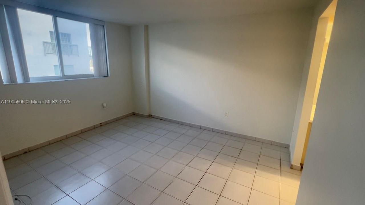 401 Ocean Dr, Unit 322, Miami Beach, FL 33139 Photo