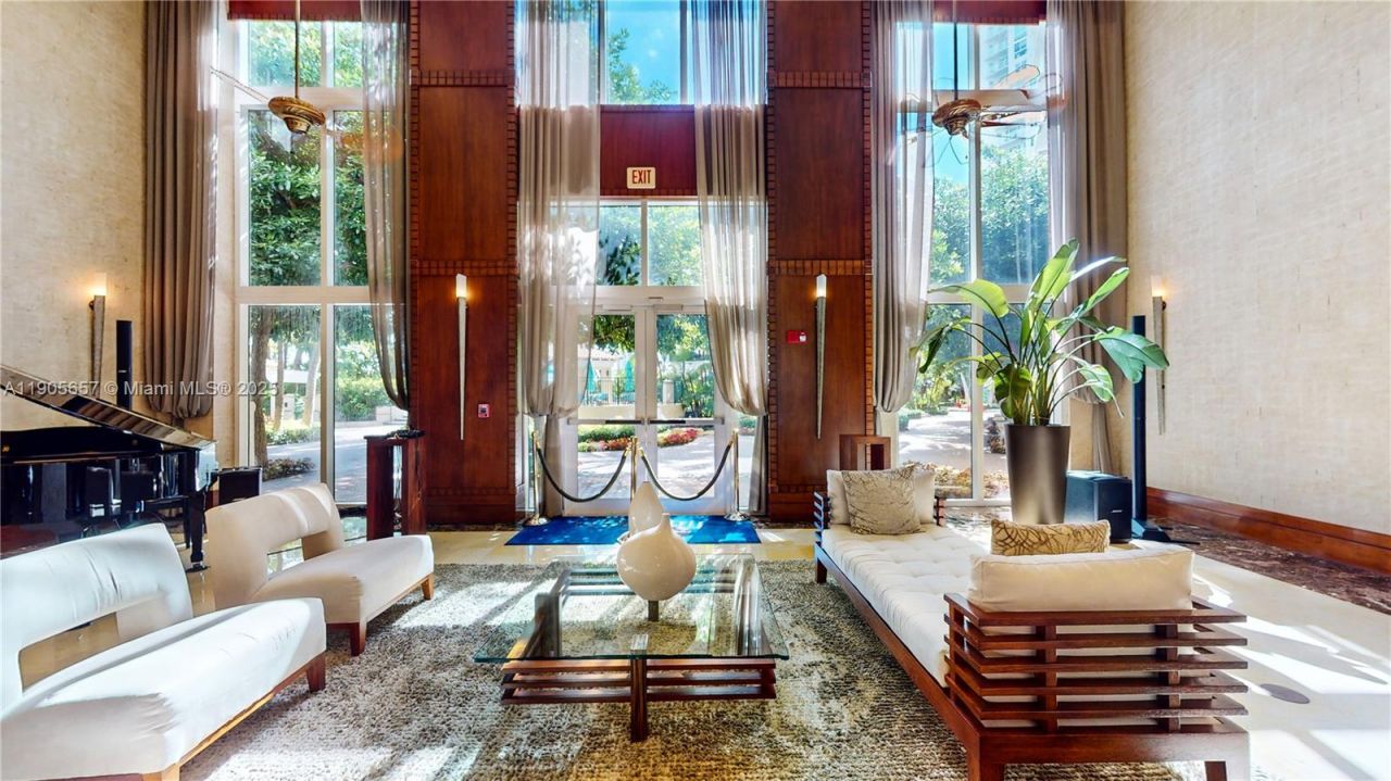 19501 W Country Club Dr, Unit PH-10, Aventura, FL 33180 Photo