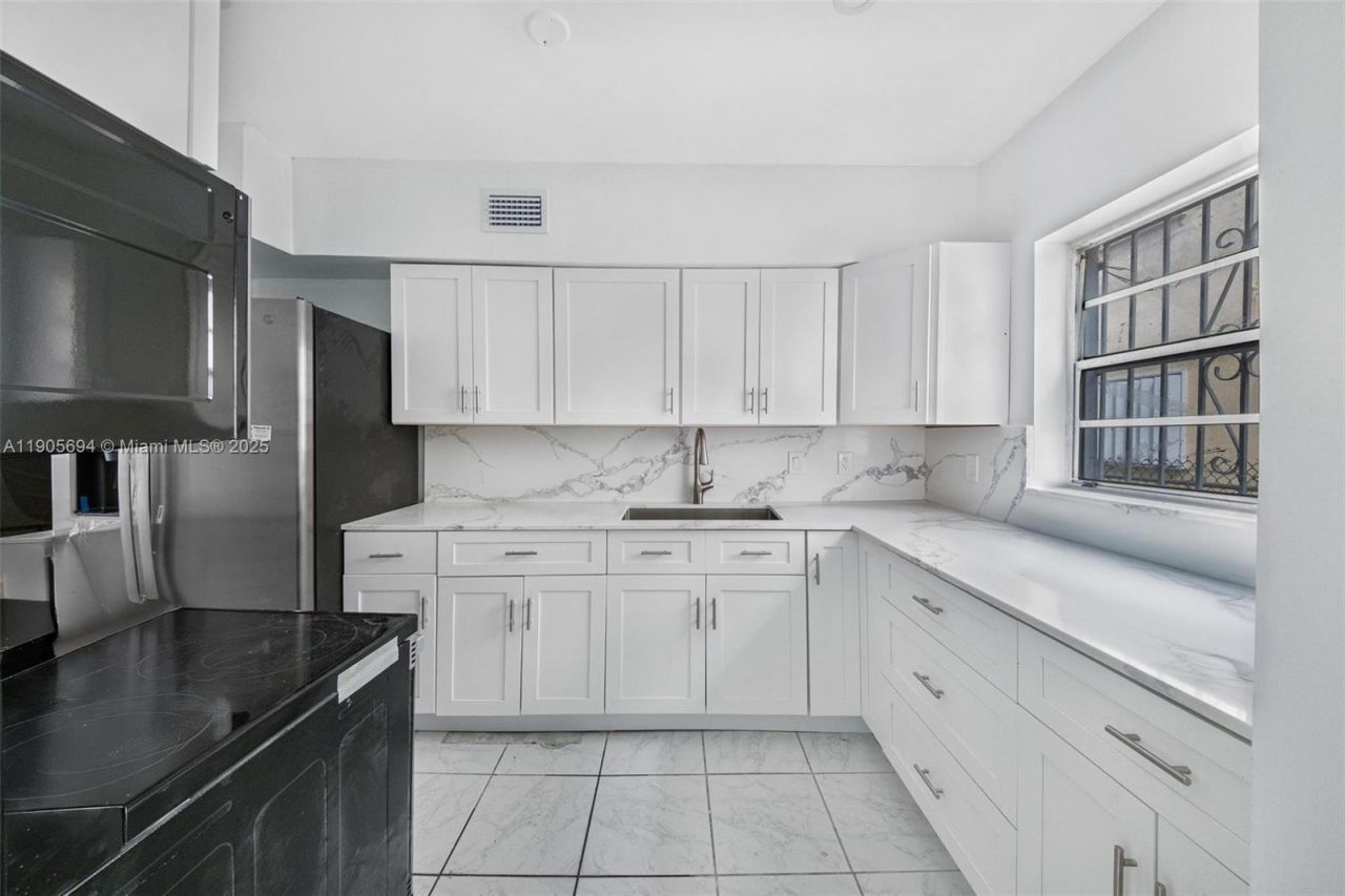 7712 Byron Ave, Unit 2, Miami Beach, FL 33141 Photo