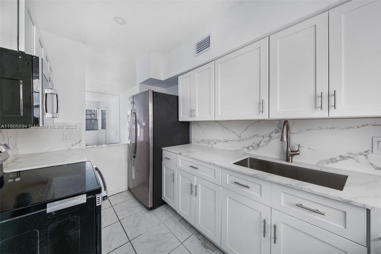 7712 Byron Ave, Unit 2, Miami Beach, FL 33141 Photo