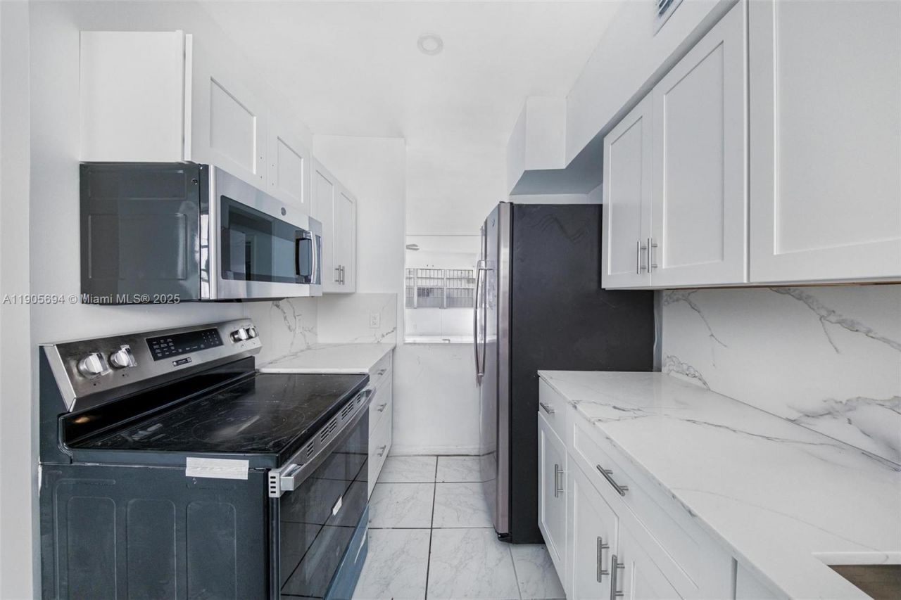 7712 Byron Ave, Unit 2, Miami Beach, FL 33141 Photo