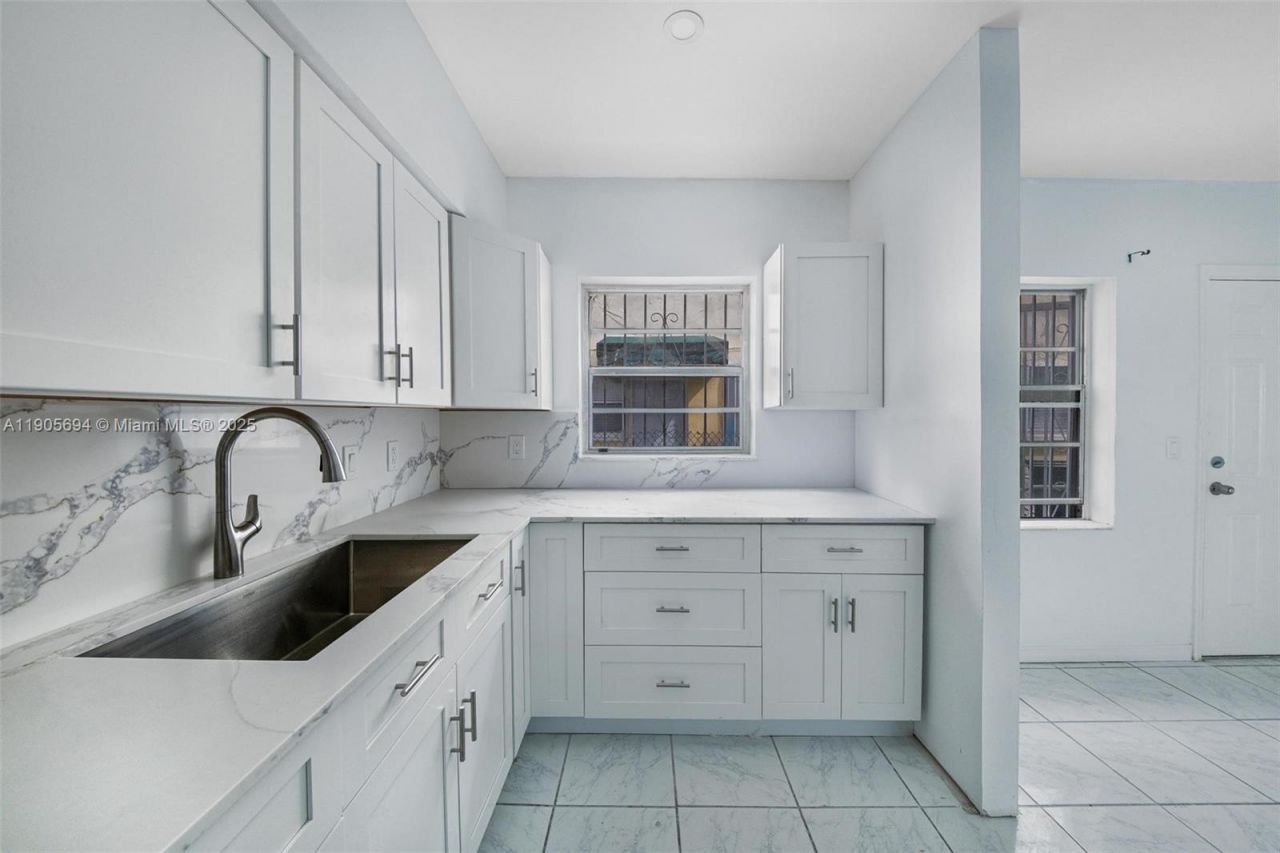 7712 Byron Ave, Unit 2, Miami Beach, FL 33141 Photo