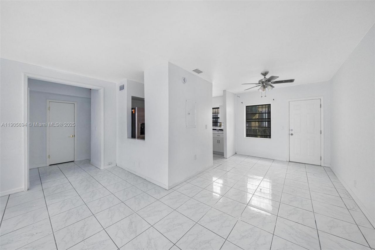 7712 Byron Ave, Unit 2, Miami Beach, FL 33141 Photo