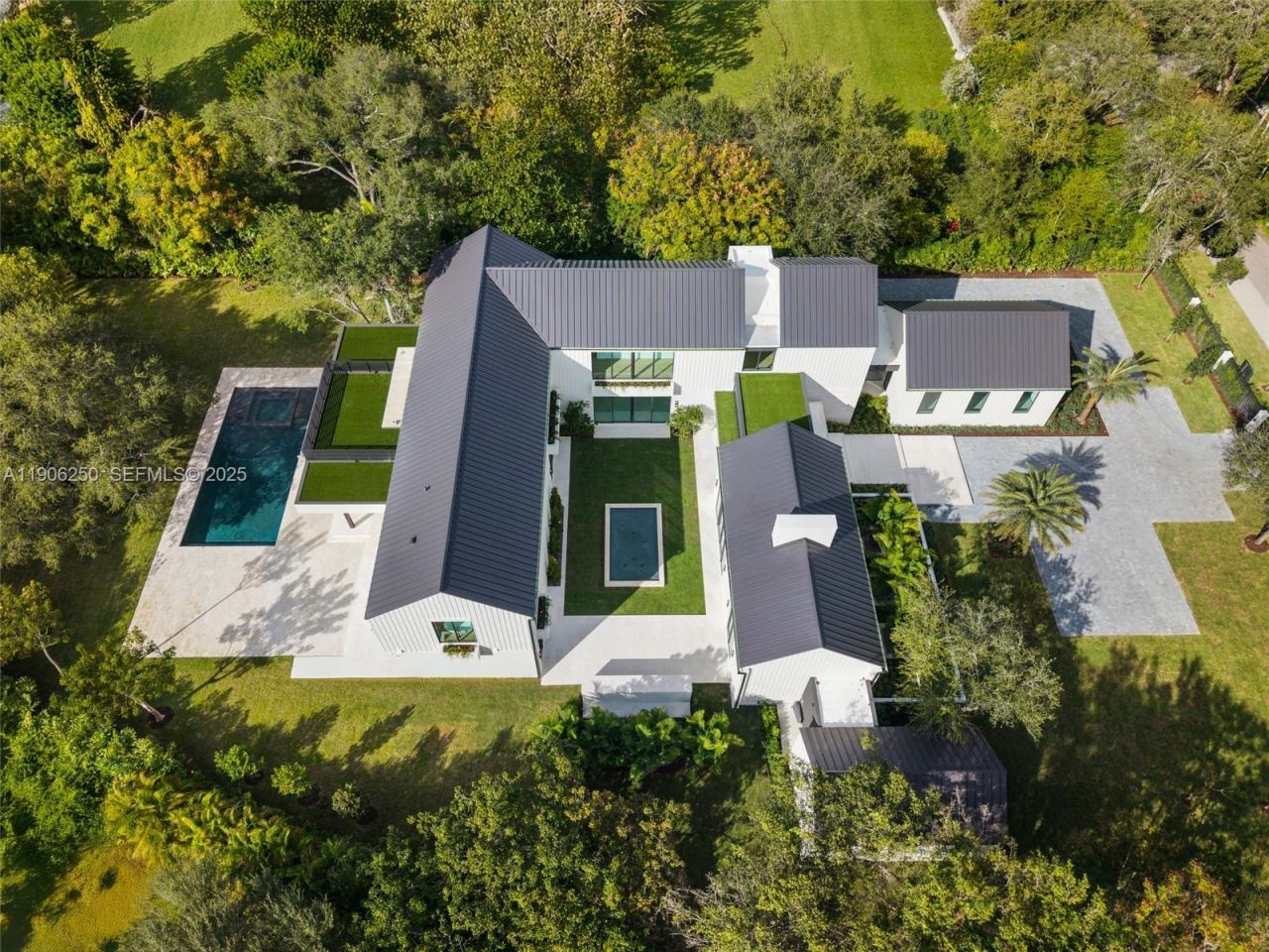 9400 SW 60th Ct, Pinecrest, FL 33156 Photo