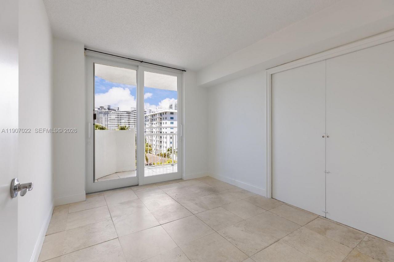 1621 Bay Rd, Unit 604, Miami Beach, FL 33139 Photo