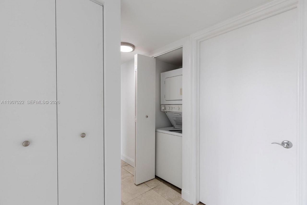 1621 Bay Rd, Unit 604, Miami Beach, FL 33139 Photo