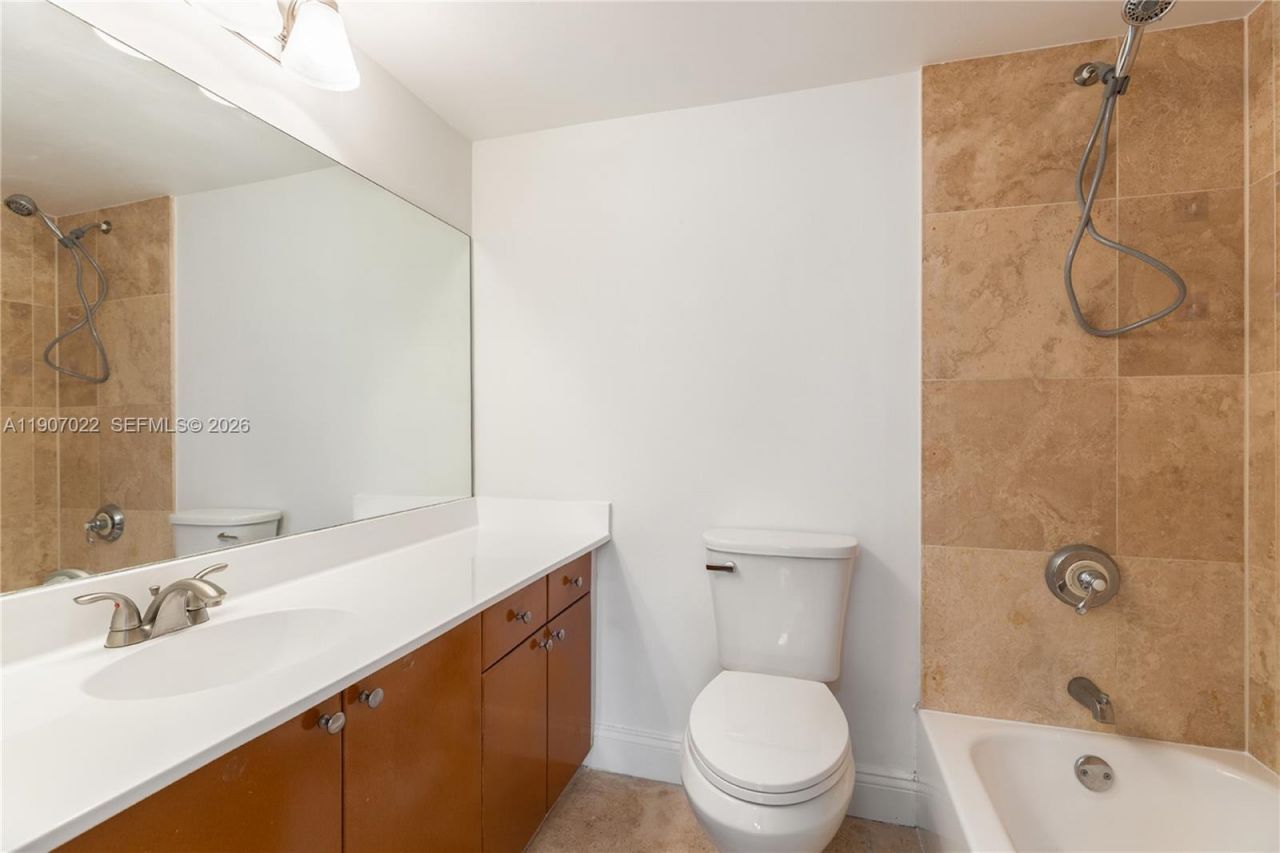 1621 Bay Rd, Unit 604, Miami Beach, FL 33139 Photo