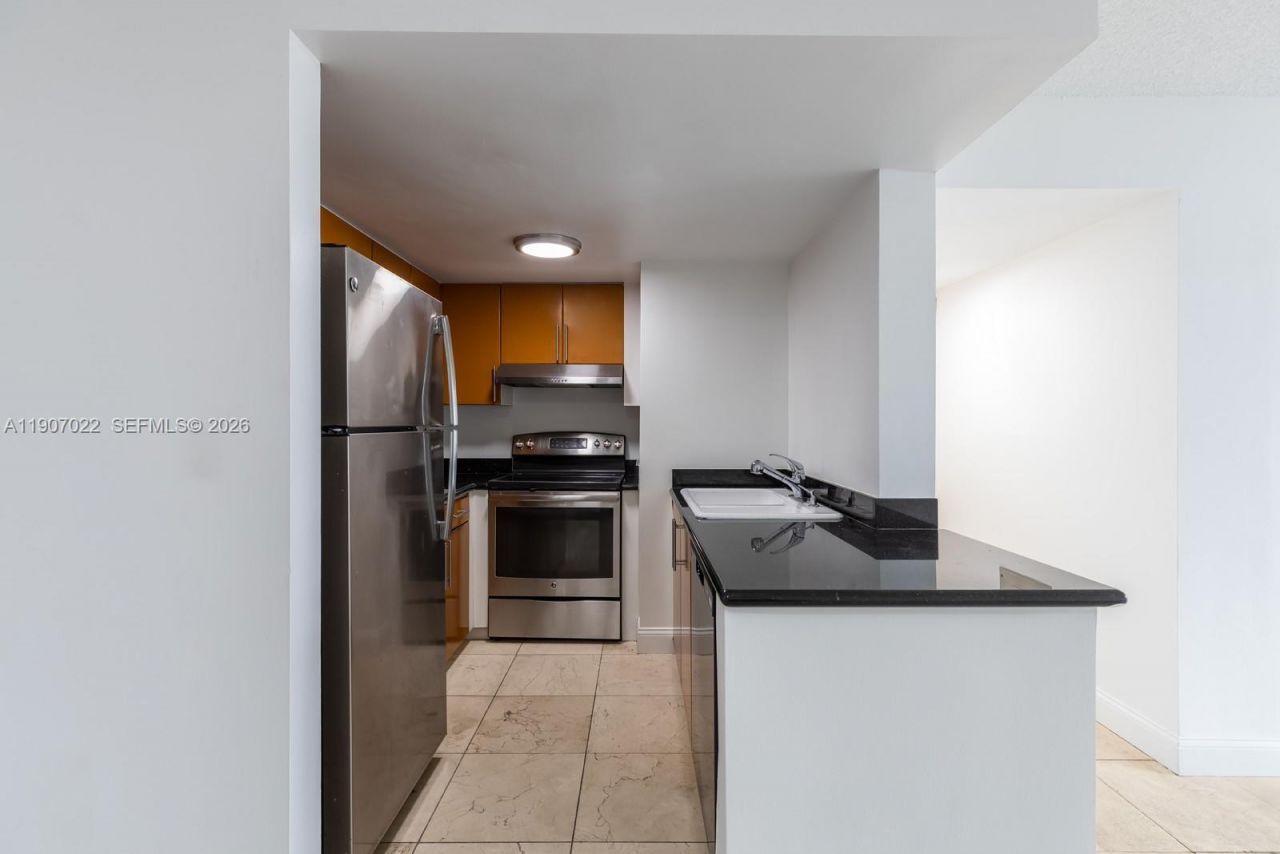 1621 Bay Rd, Unit 604, Miami Beach, FL 33139 Photo