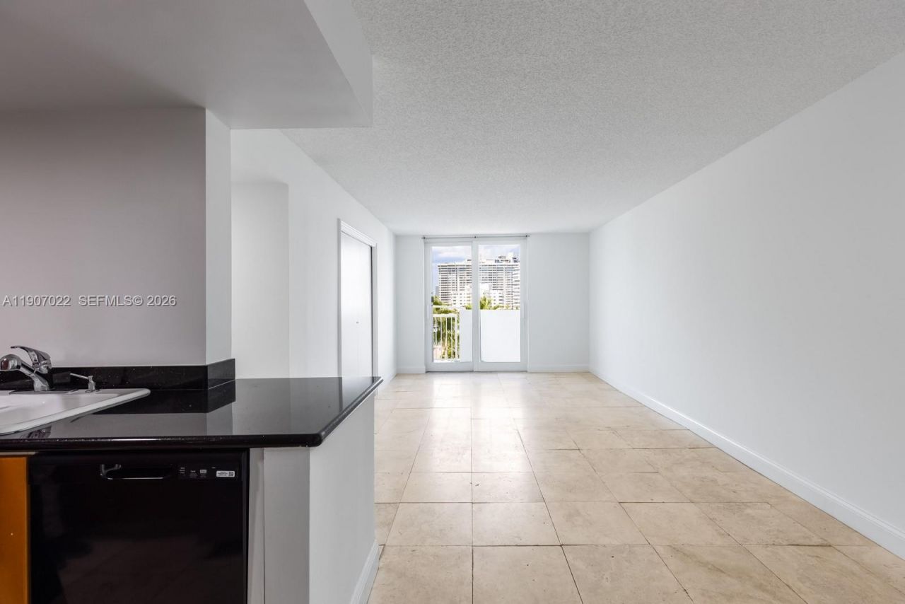 1621 Bay Rd, Unit 604, Miami Beach, FL 33139 Photo
