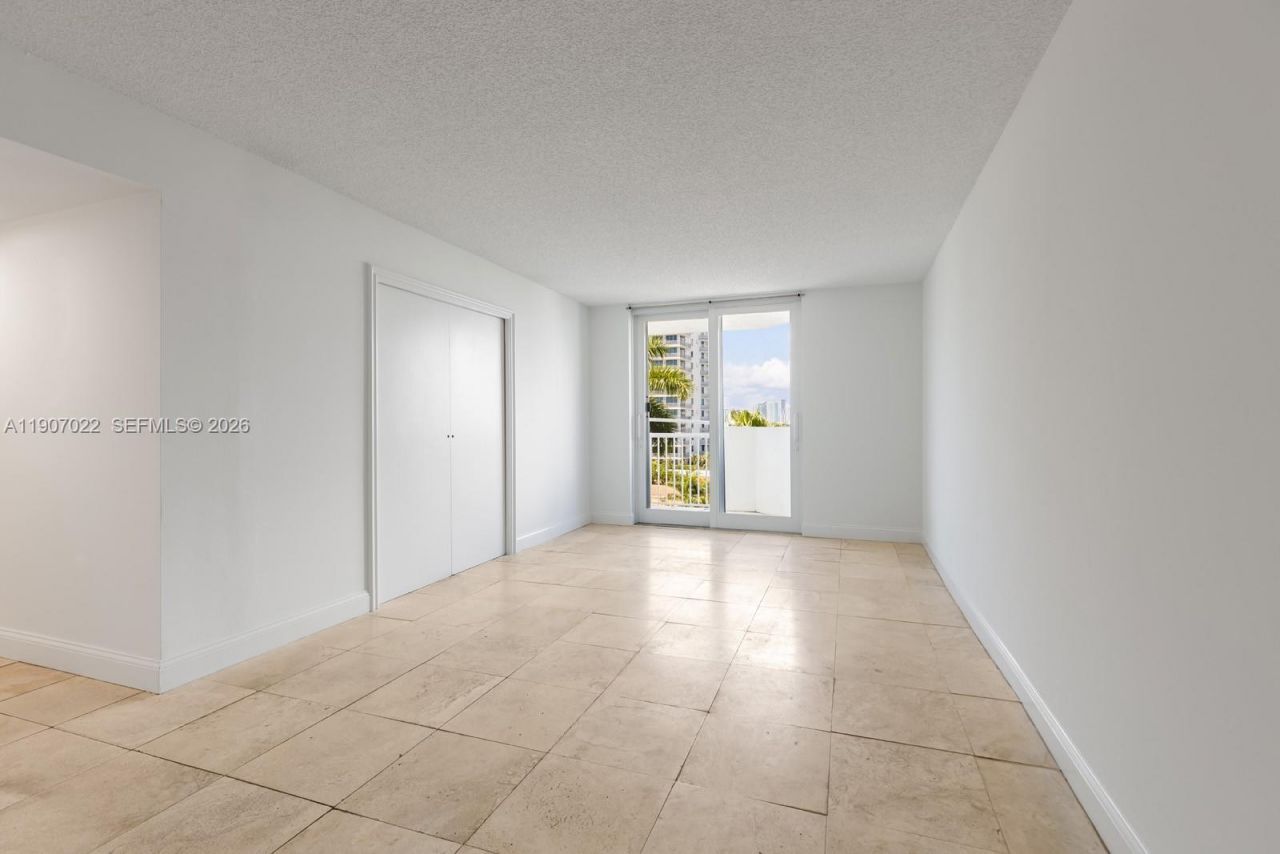 1621 Bay Rd, Unit 604, Miami Beach, FL 33139 Photo