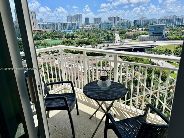 19501 W Country Club Dr, Unit 1405, Aventura, FL 33180