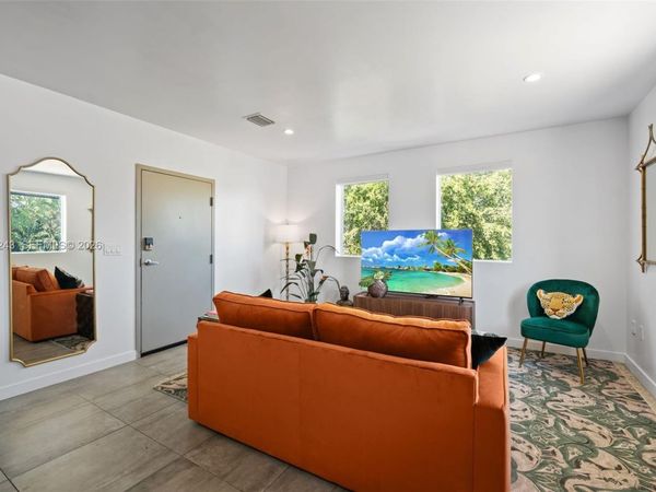 165 NW 39th St, Unit 7, Miami, FL 33127