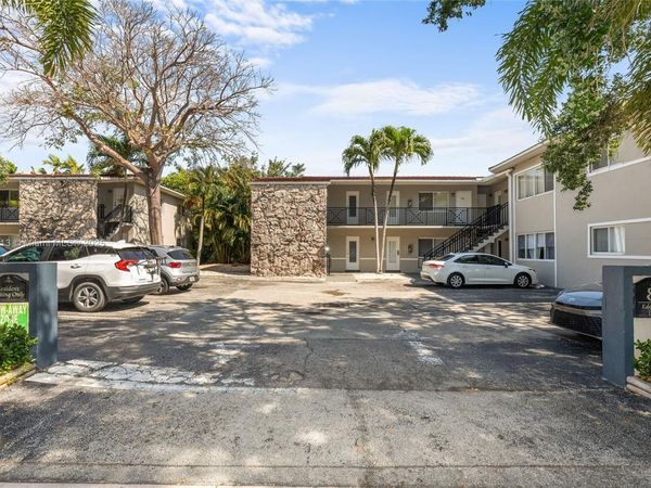 81 Edgewater Dr, Unit 203, Coral Gables, FL 33133