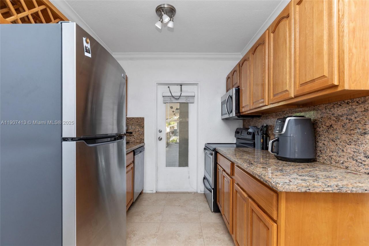 81 Edgewater Dr, Unit 203, Coral Gables, FL 33133 Photo