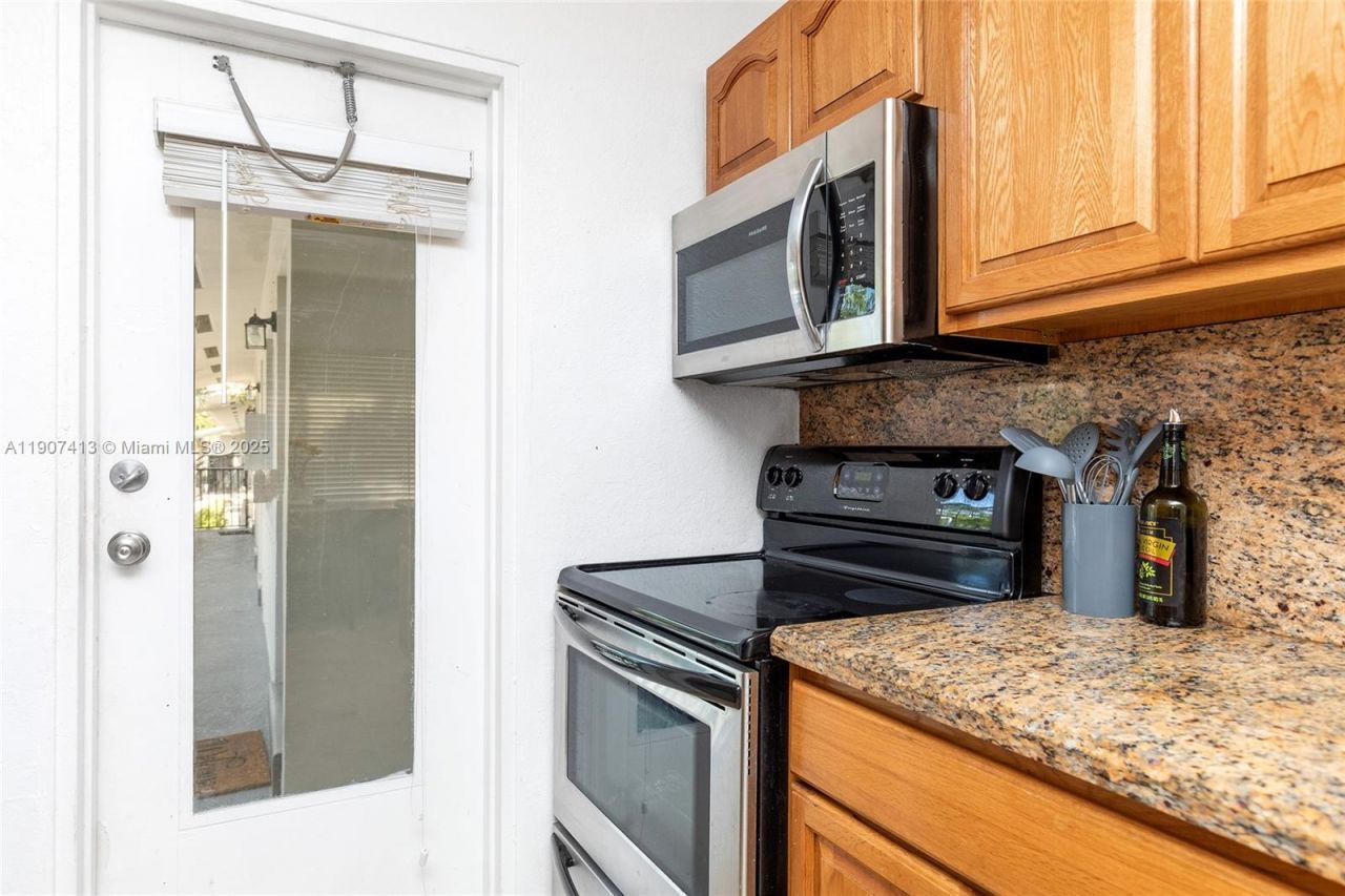 81 Edgewater Dr, Unit 203, Coral Gables, FL 33133 Photo