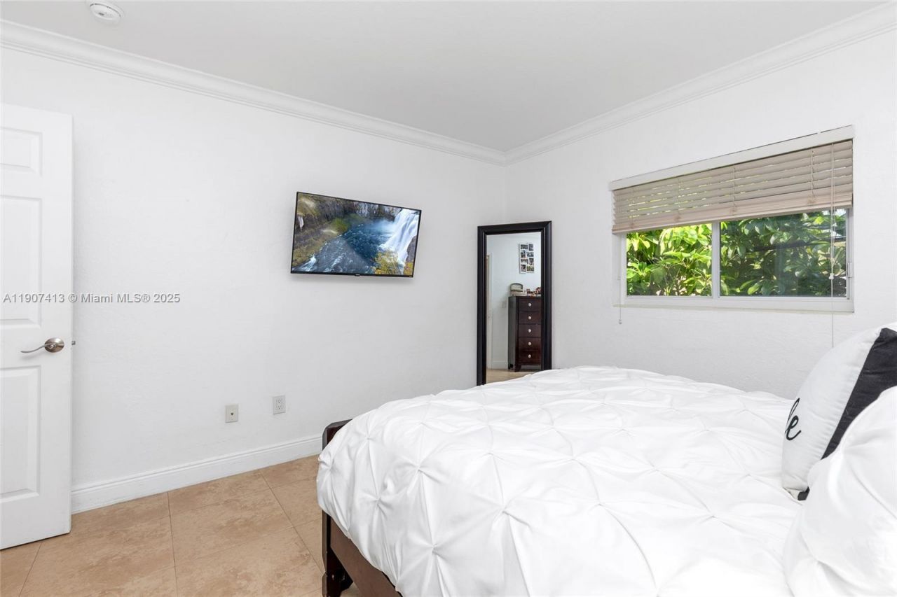 81 Edgewater Dr, Unit 203, Coral Gables, FL 33133 Photo
