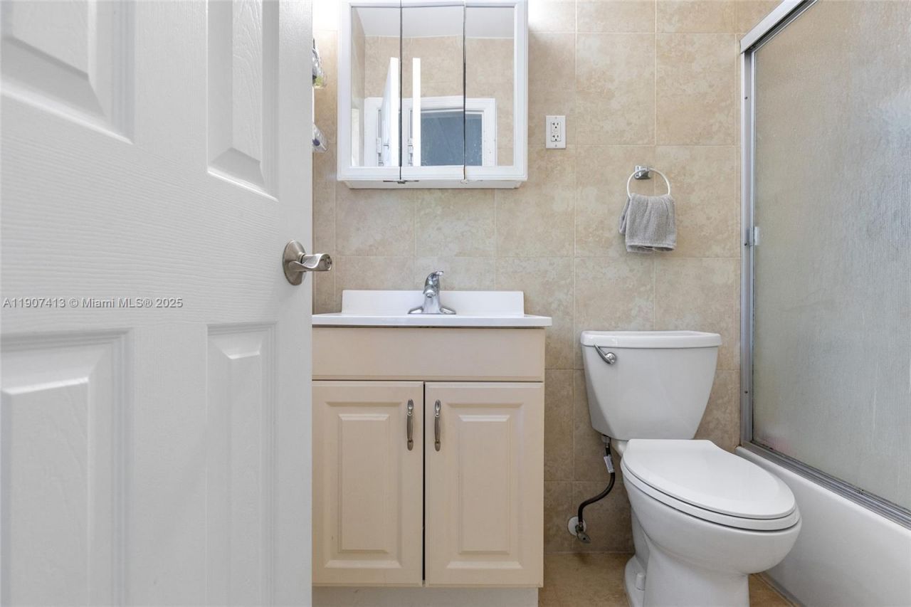 81 Edgewater Dr, Unit 203, Coral Gables, FL 33133 Photo