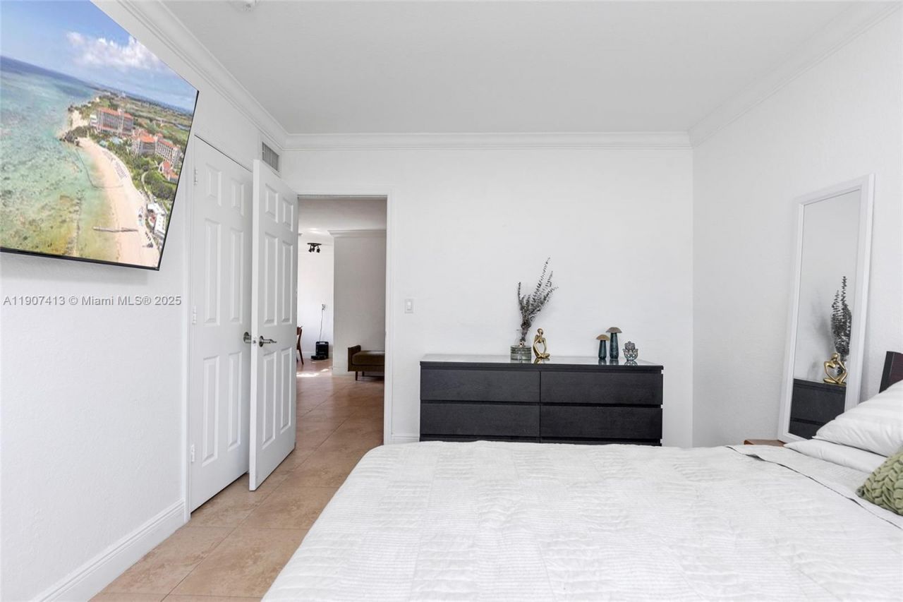 81 Edgewater Dr, Unit 203, Coral Gables, FL 33133 Photo