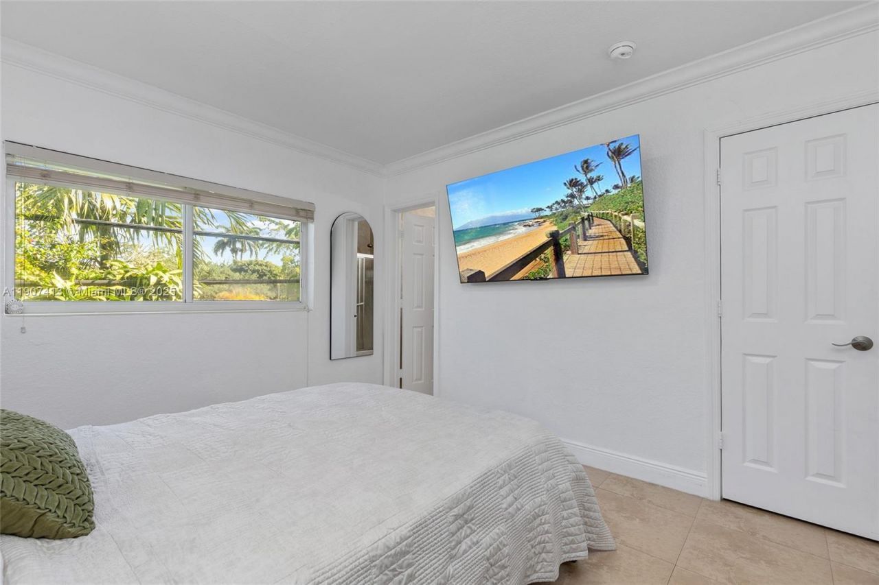 81 Edgewater Dr, Unit 203, Coral Gables, FL 33133 Photo