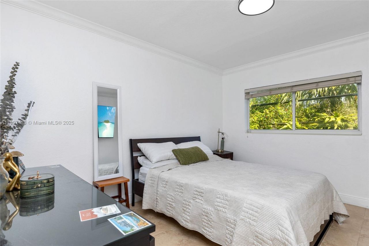 81 Edgewater Dr, Unit 203, Coral Gables, FL 33133 Photo