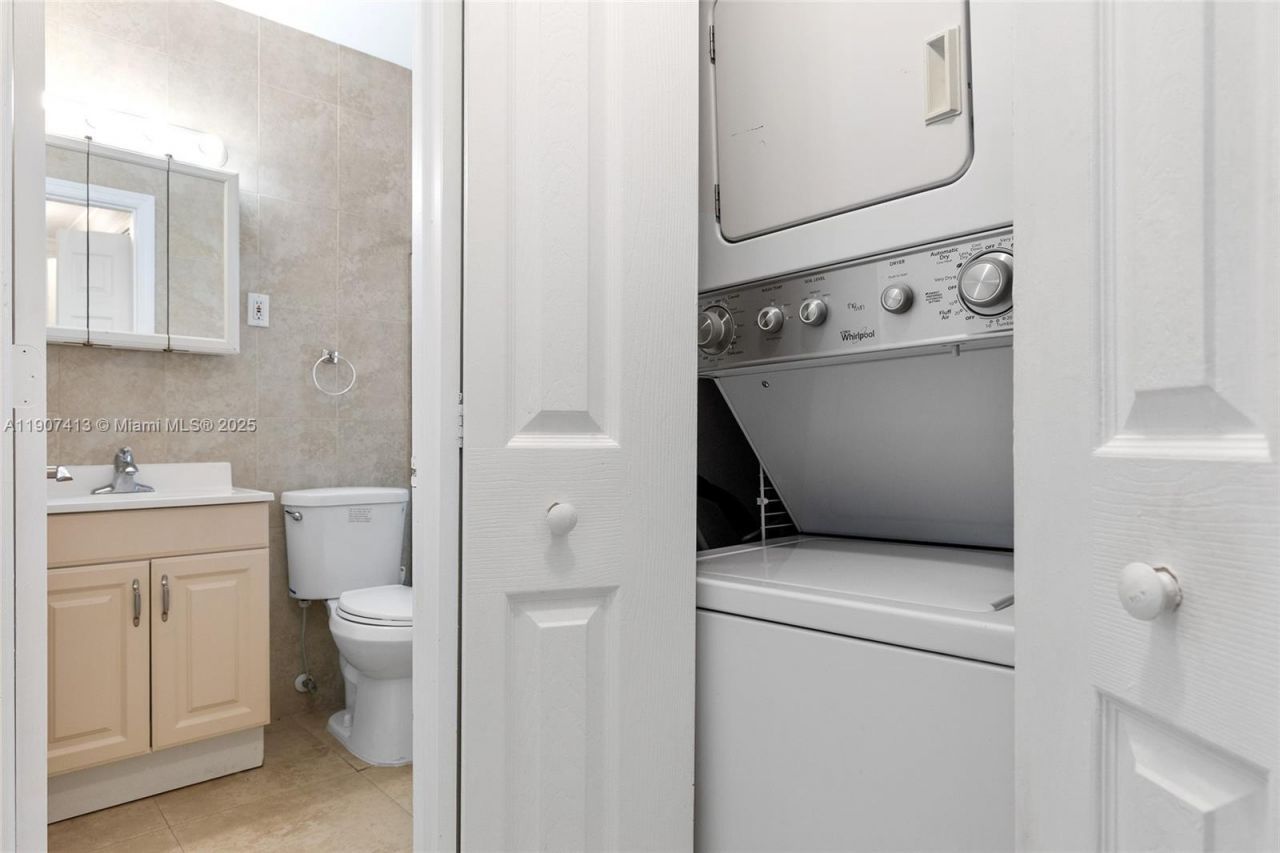 81 Edgewater Dr, Unit 203, Coral Gables, FL 33133 Photo