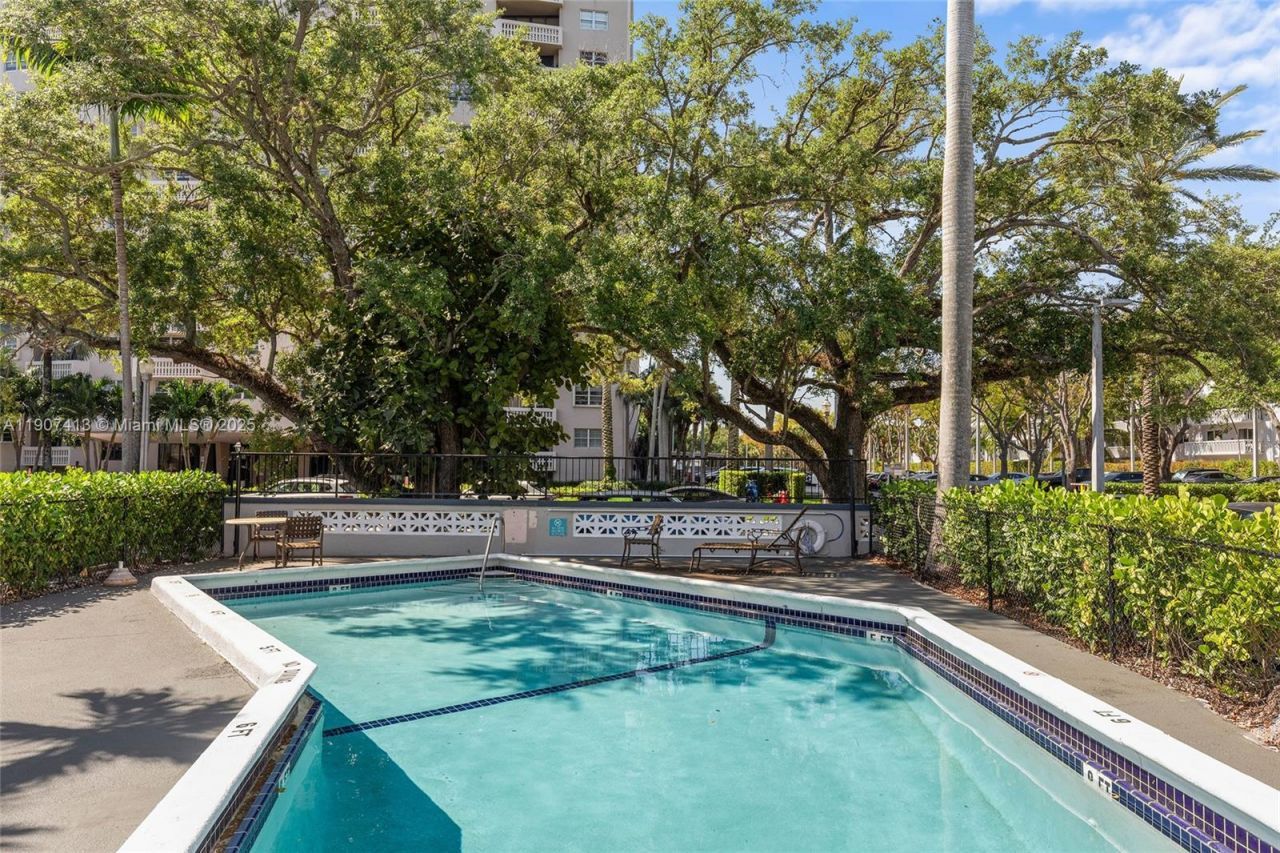 81 Edgewater Dr, Unit 203, Coral Gables, FL 33133 Photo