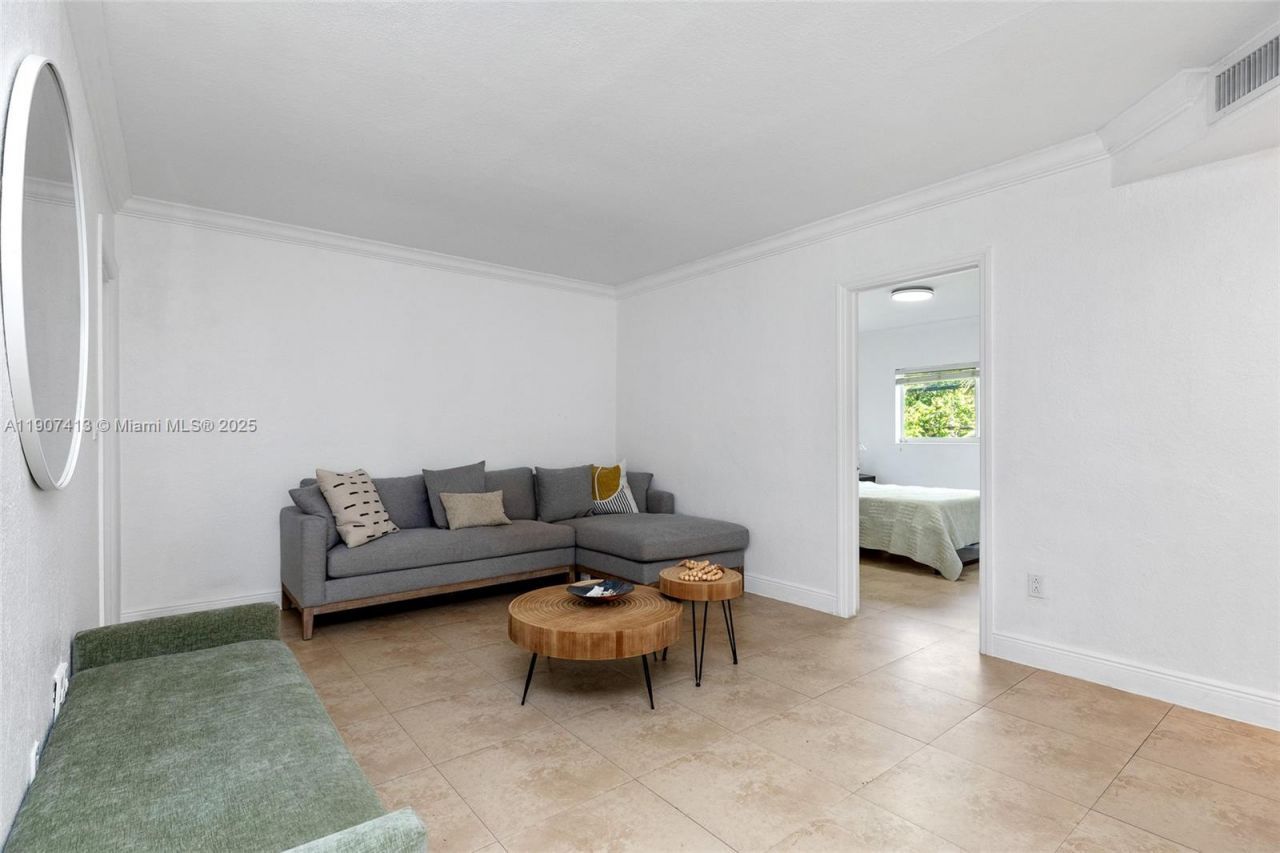 81 Edgewater Dr, Unit 203, Coral Gables, FL 33133 Photo