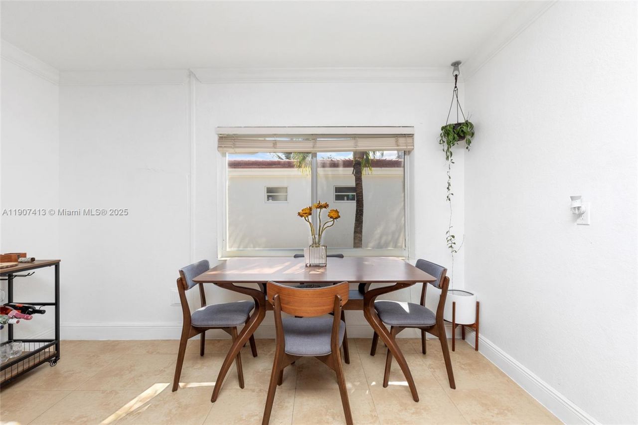 81 Edgewater Dr, Unit 203, Coral Gables, FL 33133 Photo