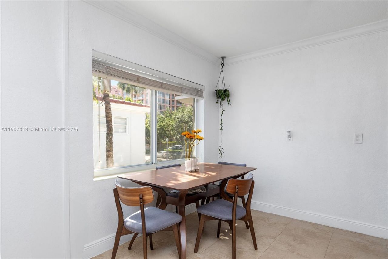 81 Edgewater Dr, Unit 203, Coral Gables, FL 33133 Photo