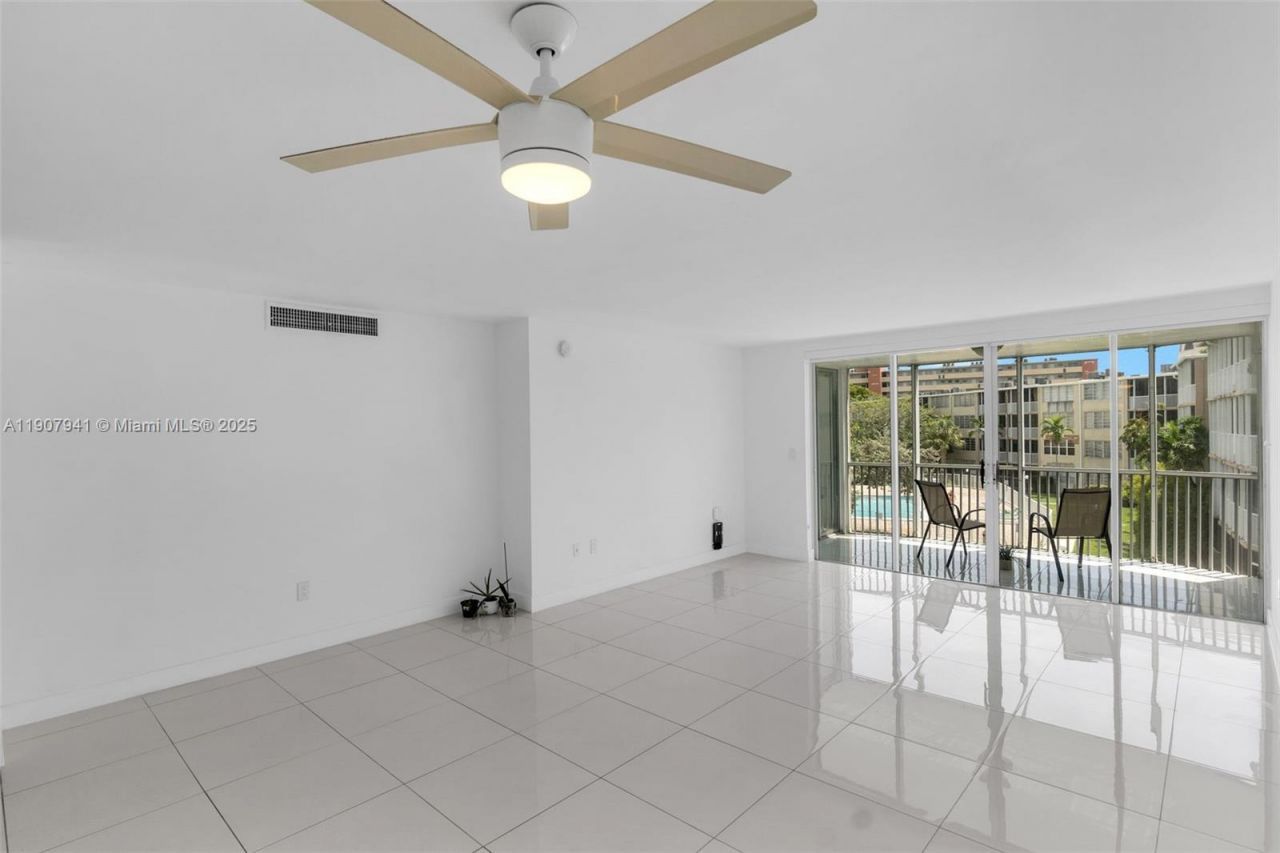 1690 NE 191st St, Unit 309-1, Miami, FL 33179 Photo