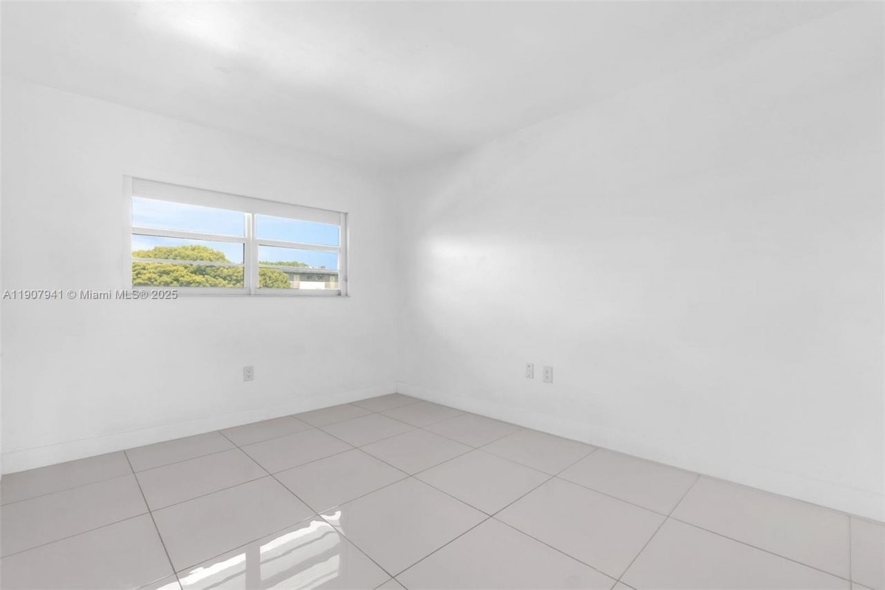 1690 NE 191st St, Unit 309-1, Miami, FL 33179 Photo