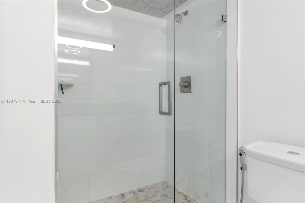 1690 NE 191st St, Unit 309-1, Miami, FL 33179 Photo