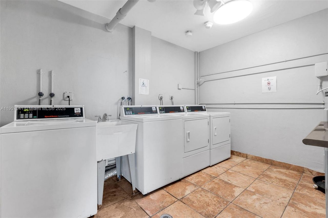 1690 NE 191st St, Unit 309-1, Miami, FL 33179 Photo