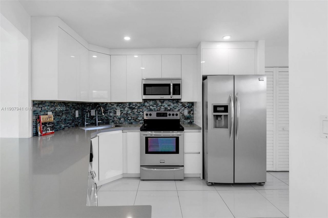 1690 NE 191st St, Unit 309-1, Miami, FL 33179 Photo